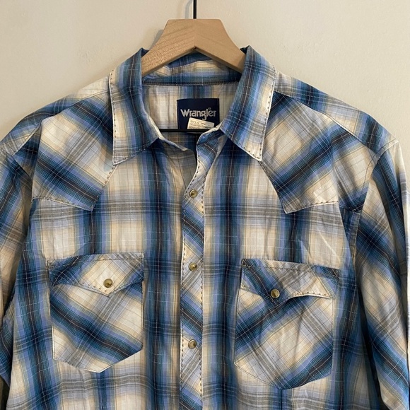 Wrangler Pearlized Snap Long Sleeve Blue Plaid Top, Large. - Picture 3 of 7